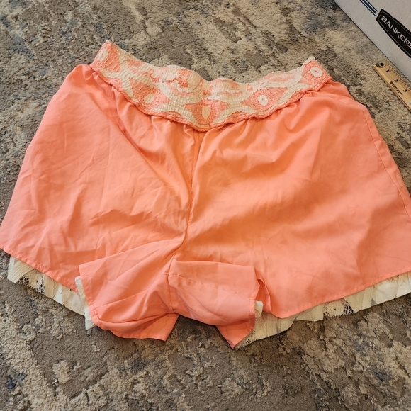 Lane Bryant Lace Mesh Cream Peach Pull On Shorts. Size 18/20. 2X - Picture 12 of 16